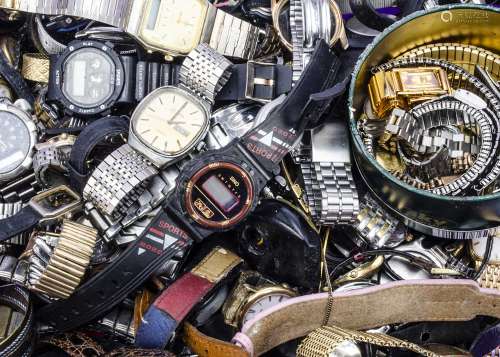 A large collection of watches, all mostly damaged but useful for spares and repairs