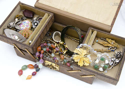 A collection of various costume jewellery, including a small collection of Edwardian bar brooches,