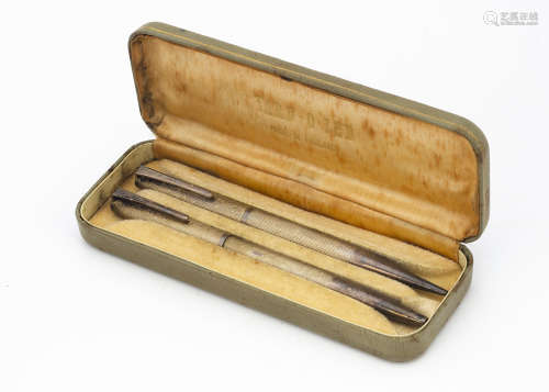 A 1960s Yard-O-Led silver pencil and pen set in case