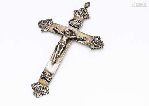 A continental white metal crucifix, 15.5cm, 31g, possibly silver