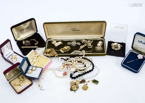 A collection of costume jewellery, and various 9ct gold earrings, including a cultured pearl 9ct