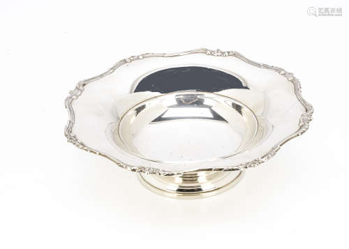 An Art Deco silver footed dish, Birmingham 1936, 9.65ozt and 22cm diameter