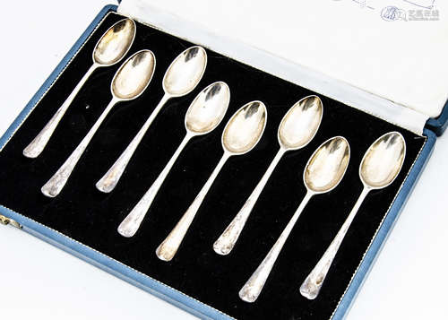 A set of eight 1960s silver British Hallmarks teaspoons, in case, 3.45ozt