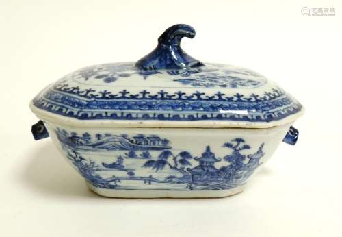 An 18th Century or later underglaze blue and white Chinese export ware tureen, with beast head