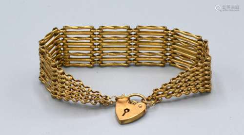 A 9ct. Gold Gatelink Bracelet with Padlock Clasp, 19.9 gms