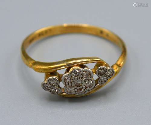 A 18ct Yellow Gold Diamond Ring set with three clusters of diamonds within a crossover setting, size