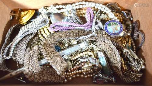 A Small Collection of Costume Jewellery to include necklaces, brooches and other items