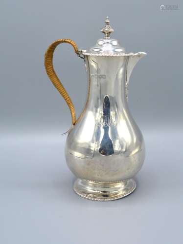 An Edwardian Silver Coffee Pot, London 1908, 11oz, 20cm tall