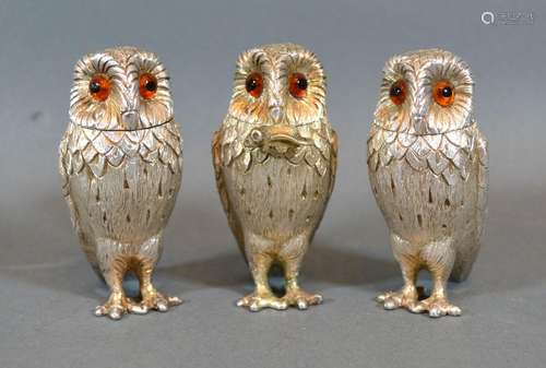 A Set of Three Silver Condiments in the Form of Owls, London 1991, Maker William Comyns and Sons