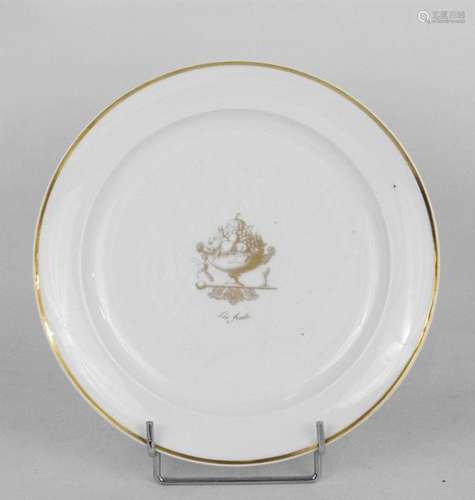 SÈVRES : Assiette en porcelaine à décor or au cent…