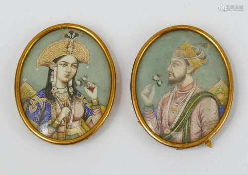 Shah Jahan et Mumtaz Mahal. Deux miniatures ovale…