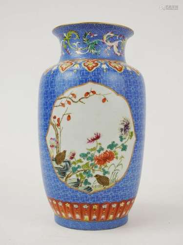 CHINE XXeme siècle Vase balustre en porcelaine à …