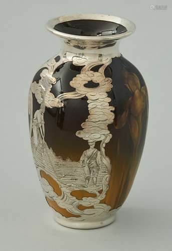 Rookwood Vase mit zisilierter Silberumrandung