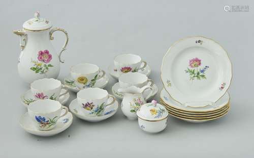 Meissen Service 'Blume' mit Goldrand