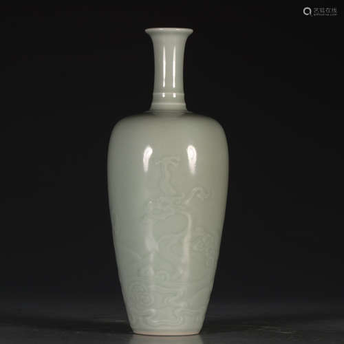 KANGXI MARK, CHINESE CELADON DRAGON VASE