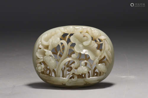 CHINESE CARVED HETIAN JADE  ORNAMENT