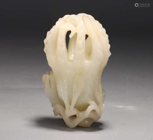 CHINESE CARVED HETIAN JADE  ORNAMENT