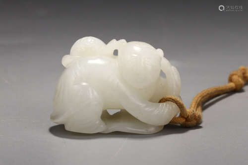 CHINESE CARVED HETIAN JADE ORNAMENT