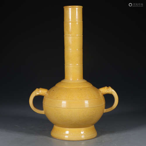 QIANLONG MARK, CHINESE YELLOW GLAZED LONG NECK VASE