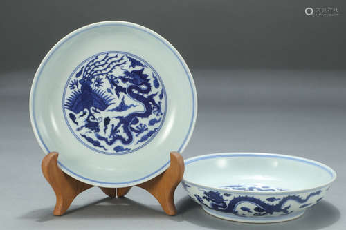 KANGXI MARK, PAIR OF CHINESE BLUE & WHITE DRAGON PLATE