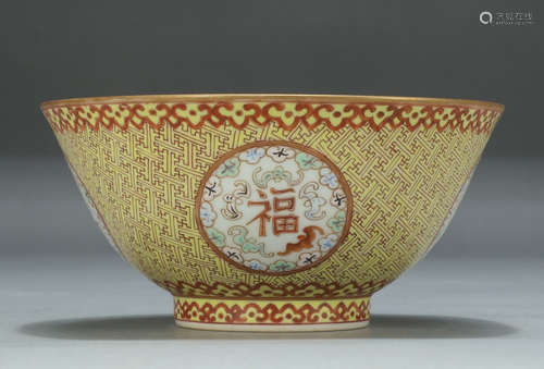 TONGZHI MARK, CHINESE YELLOW GROUND FAMILLE ROSE BOWL