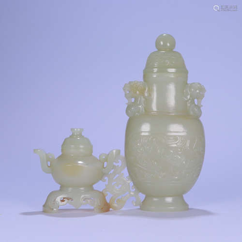 CHINESE CARVED HETIAN JADE VASE