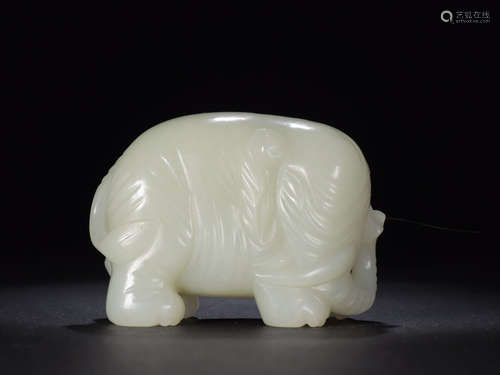 CHINESE CARVED HETIAN JADE ORNAMENT