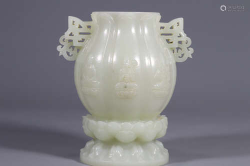 CHINESE CARVED HETIAN JADE VASE