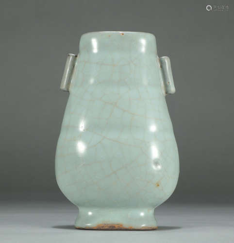 CHINESE LONG QUAN KILN VASE