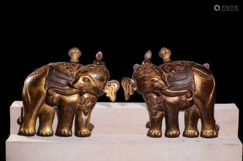 PAIR OF CHINESE BRONZE ORNAMENT