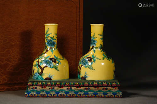 KANGXI MARK, PAIR OF CHINESE TRI-COLORED VASE