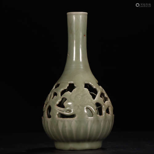 CHINESE LONG QUAN KILN VASE