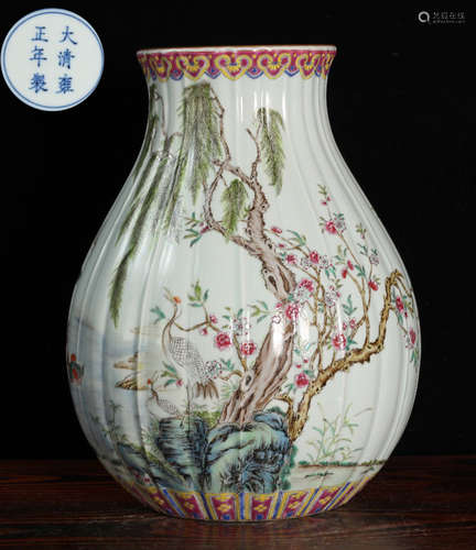 A FAMILLE ROSE GLAZE VASE WITH FLOWER&BIRD PATTERN