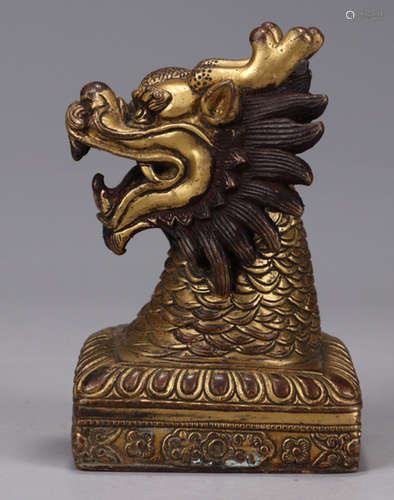 A GILT BRONZE SEAL SHAPED WITH BEAST HEAD