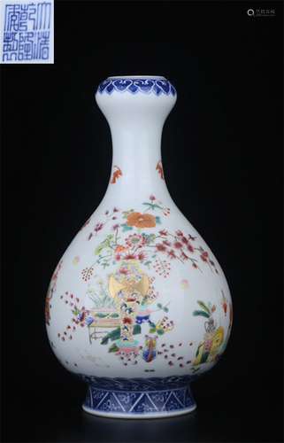 A FAMILLE ROSE GLAZE VASE WITH FLOWER PATTERN