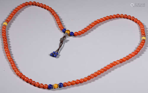 AN AGATE STRING NECKLACE WITH 108 BEADS