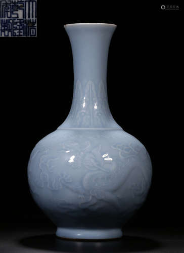 A BLUE GLAZE VASE CARVED WITH DRAGON PATTERN