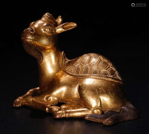 A GILT BRONZE SHEEP PENDANT