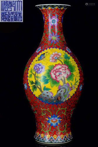 AN ENAMELED GLAZE VASE WITH FLOWER PATTERN