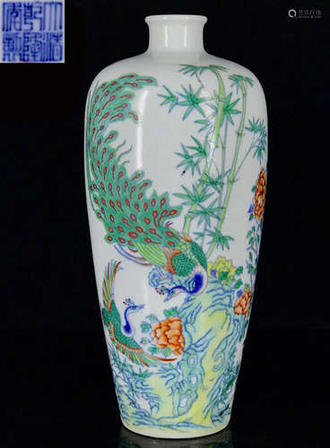 A DOUCAI GLAZE VASE WITH FLOWER&PEACOCK PATTERN