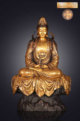 A GILT BRONZE GUANYIN BUDDHA STATUE