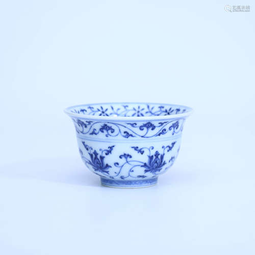 A Chinese Blue and White Floral Porcelain Cup