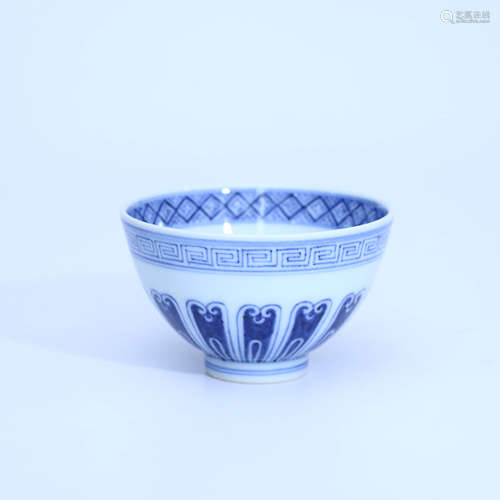 A Chinese Blue and White Floral Porcelain Cup