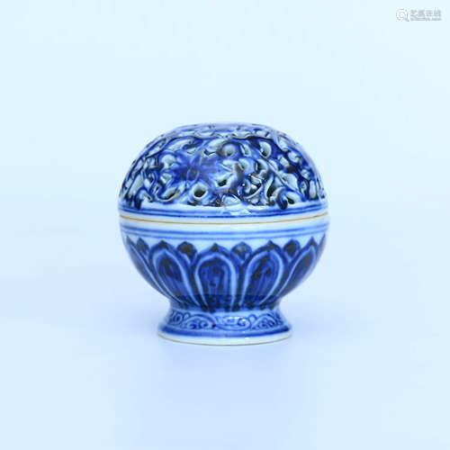 A Chinese Blue and White Piercing Porcelain Incense Burner