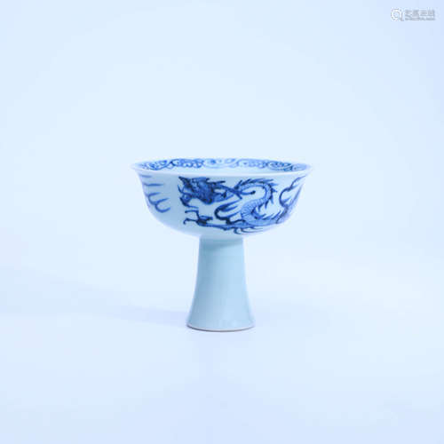 A Chinese Blue and White Dragon Pattern Porcelain Standing Cup