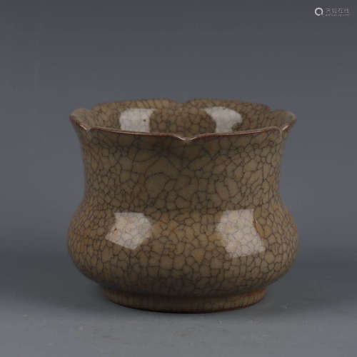 A Chinese Official Kiln Porcelain Flower Pot