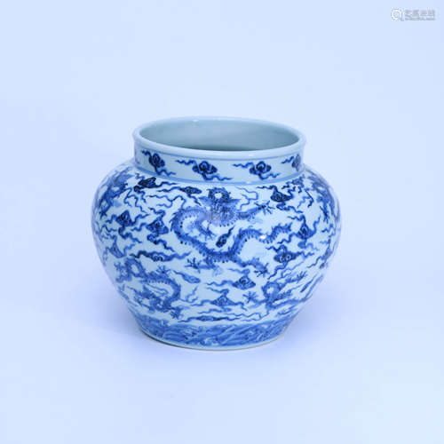 A Chinese Blue and White Dragon Pattern Porcelain Jar