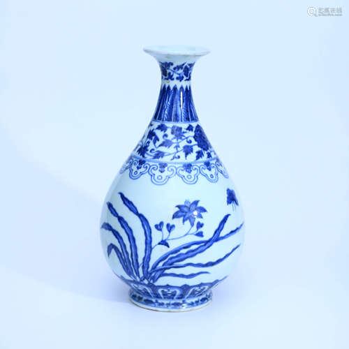 A Chinese Blue and White Painted Porcelain Vase