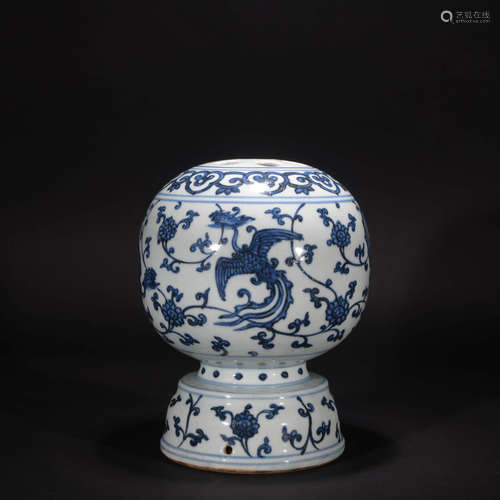 A Chinese Blue and White Floral Porcelain flower Receptacle