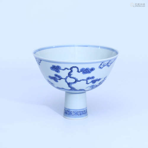 A Chinese Blue and White Floral Porcelain Standing Bowl